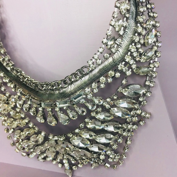 🆑 Luxe Jeweled Bib Necklace - Picture 4 of 7